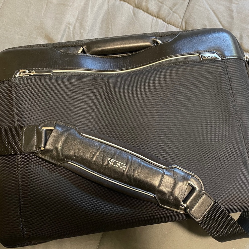 Tumi Computer Bag - Picture 5 of 14